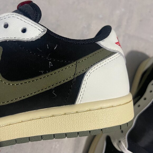Jordan 1 Low Travis Scott Olive Sneakers - Picture 4 of 6